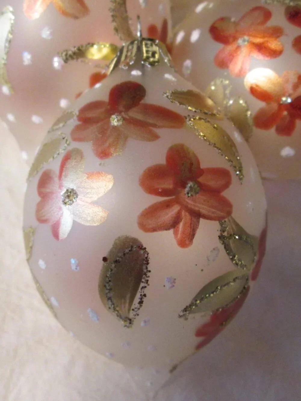 vtg elegant lot of 4 teardrop handpainted glitter hand blown ornaments lot of 4